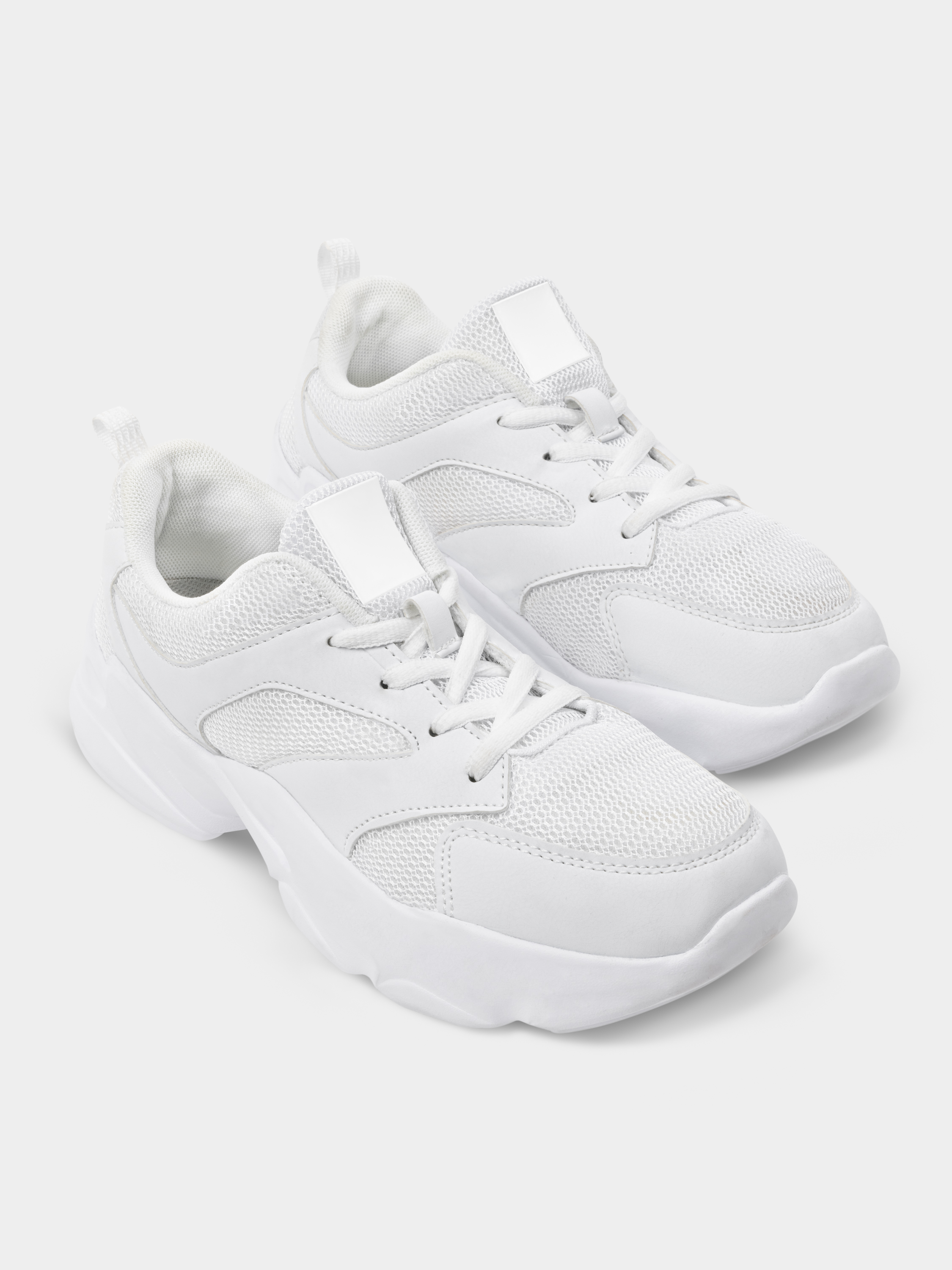 Sports Sneakers – Where Innovation Meets Everyday Comfort